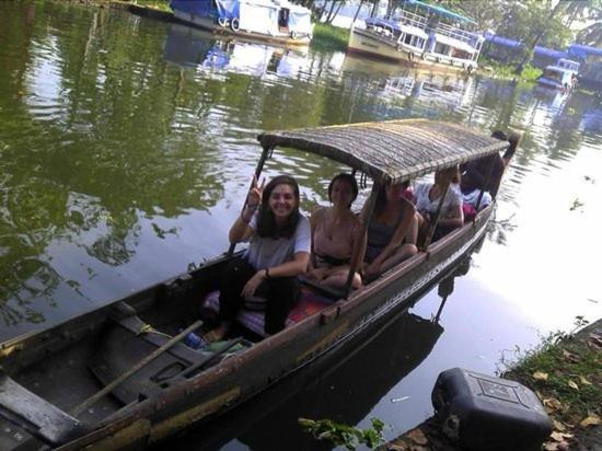 Alappuzha Golden Beach Home Stay מראה חיצוני תמונה